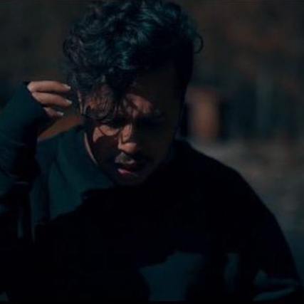 danoosh Gham Ghalat Karde Music fa.com دانلود آهنگ غم غلط کرده به تو سرزده مگه من مردم دانوش